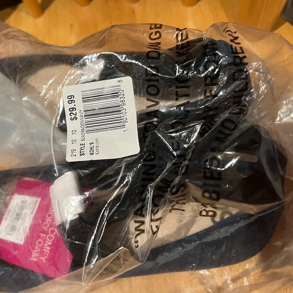 NWT SO Seadragon Womens Ballet Flats With Criss-Cross Ankle Straps - Picture 2 of 3